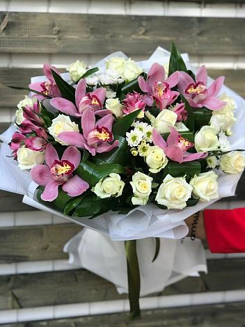 Букет цветов из: Розы и Хризантемы в Кармаскалы