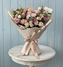 Букет цветов из:  Розы и Лизиантусы в Кармаскалы