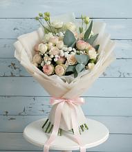 Букет цветов из:  Розы и Лизиантусы #REPLACE_PRED# Кармаскалы