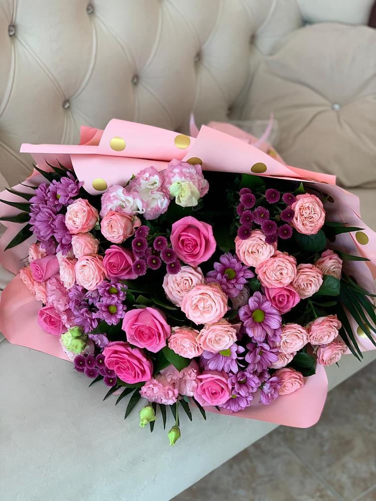 Букет цветов из: Хризантемы, Розы и Лизиантусы в Кармаскалы