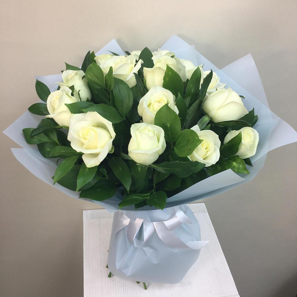 Букет 15 Белых роз Проуд в Кармаскалы