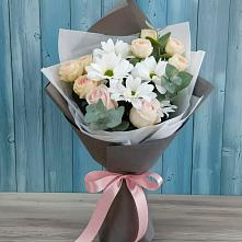 Букет цветов из:  Хризантемы и Розы в Кармаскалы