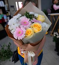 Букет цветов из:  Герберы, Розы и Хризантемы в Кармаскалы