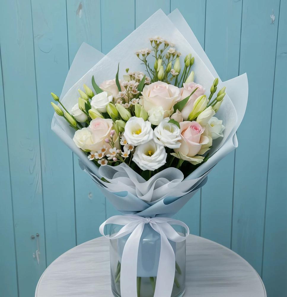 Букет цветов из: Розы и Лизиантусы в Кармаскалы