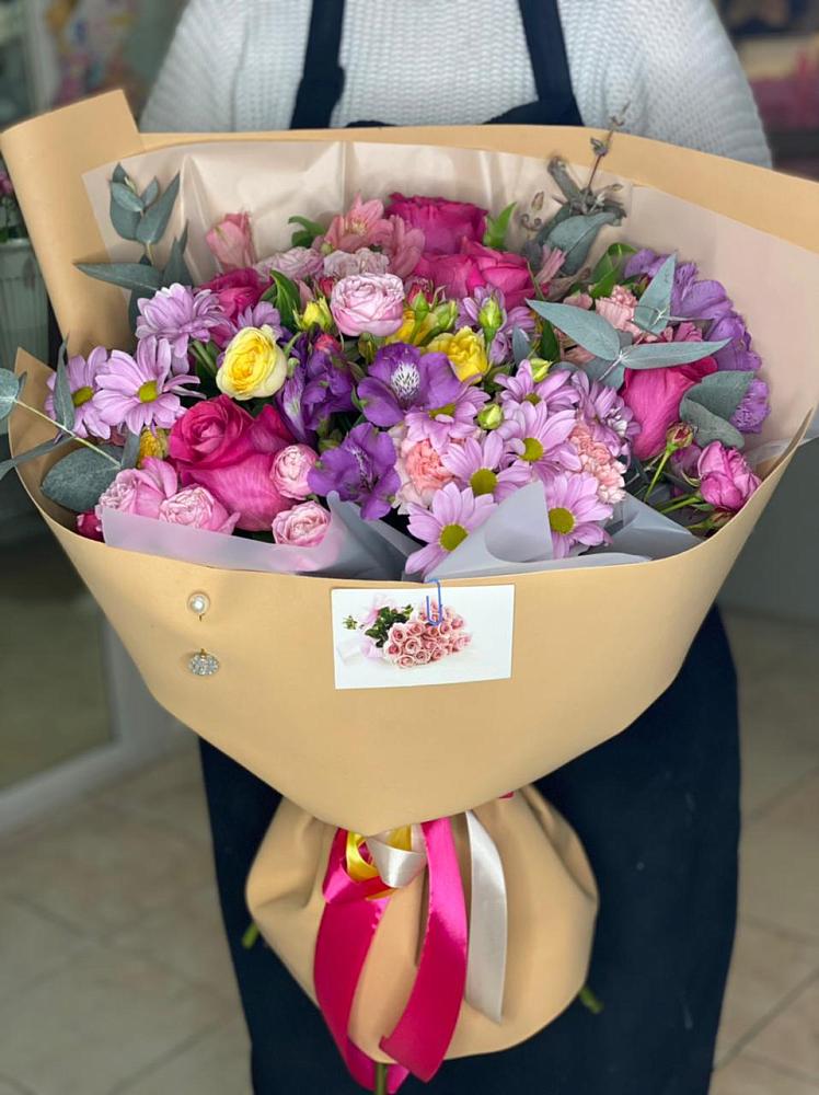 Букет цветов из: Хризантемы, Гвоздики и Альстромерии в Кармаскалы