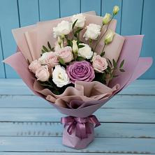 Букет цветов из:  Розы и Лизиантусы в Кармаскалы