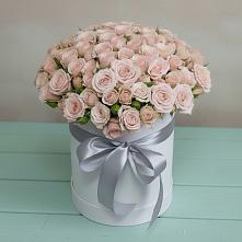 Цветочная композиция из Розы в шляпной коробке в Кармаскалы