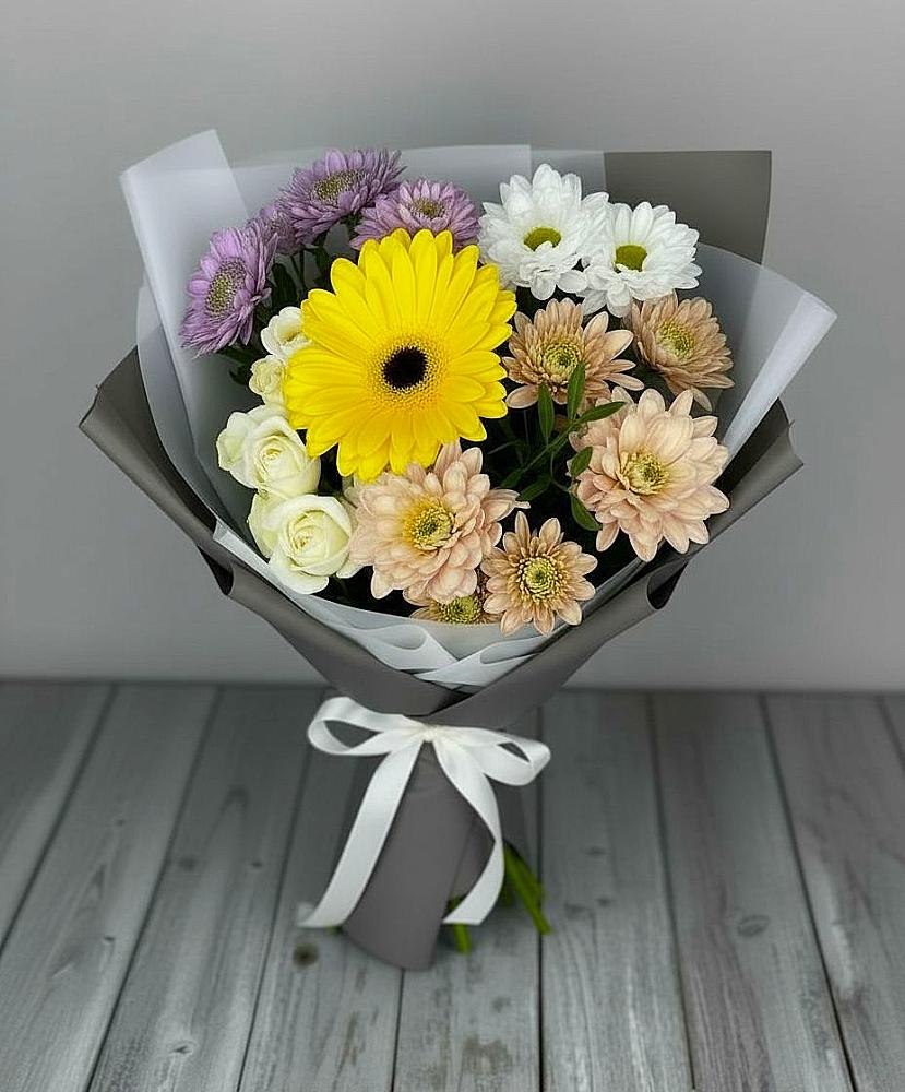 Букет цветов из: Розы, Герберы и Хризантемы в Кармаскалы