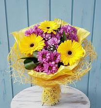 Букет цветов из:  Хризантемы и Герберы в Кармаскалы