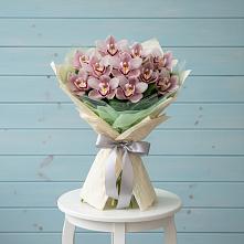Букет цветов из:  Орхидеи и Розы в Кармаскалы