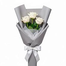 Букет 3 белые розы в Кармаскалы