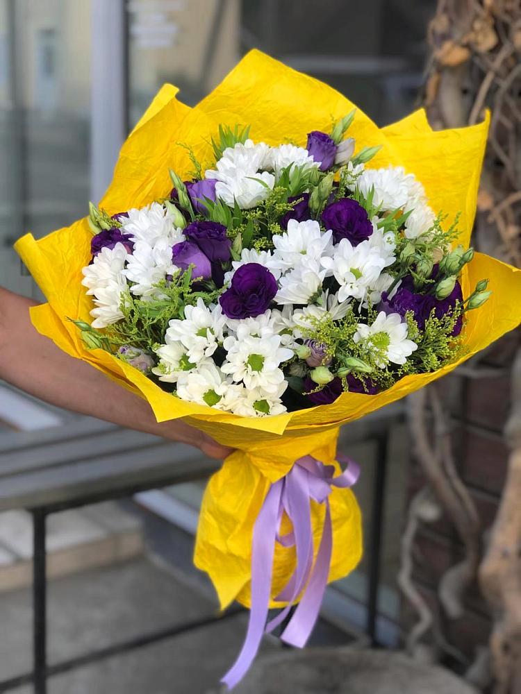 Букет цветов из: Ирисы, Хризантемы и Ромашки в Кармаскалы