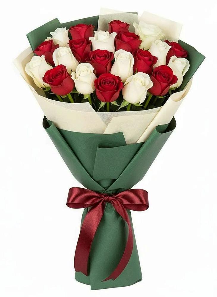 Букет Микс из красных и белых роз в Кармаскалы