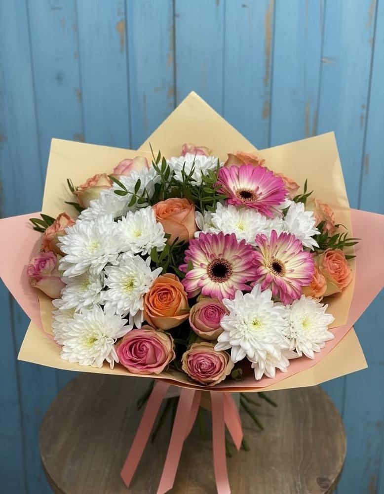 Букет цветов из: Розы, Герберы и Хризантемы в Кармаскалы