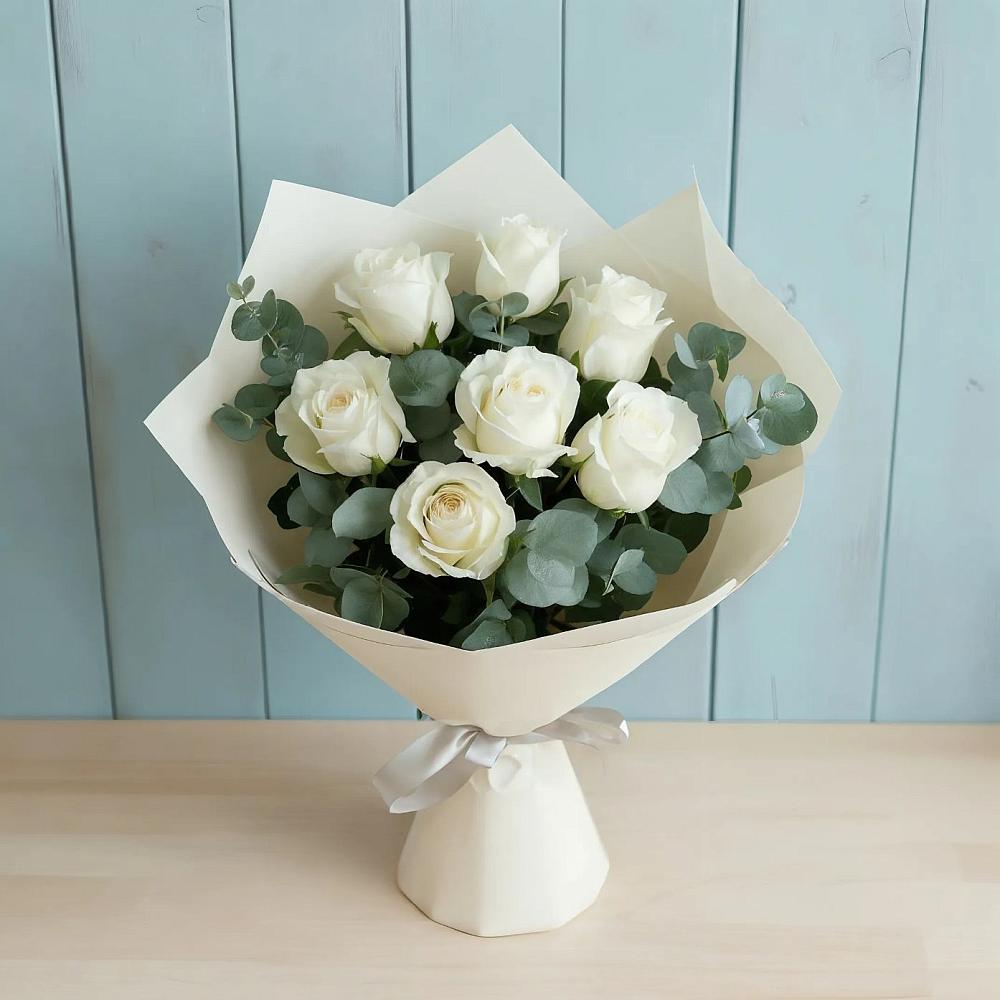 Букет Белые розы в Эвкалипте в Кармаскалы
