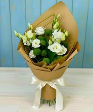 Букет цветов из:  Хризантемы и Лизиантусы в Кармаскалы