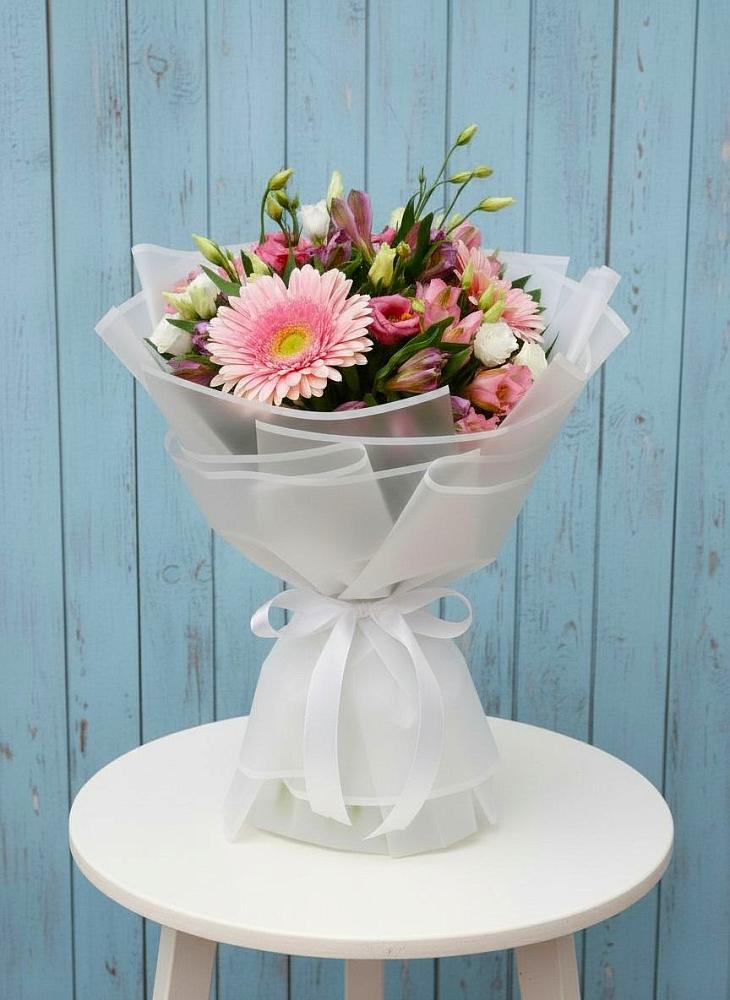 Букет цветов из: Герберы, Альстромерии и Лизиантусы в Кармаскалы