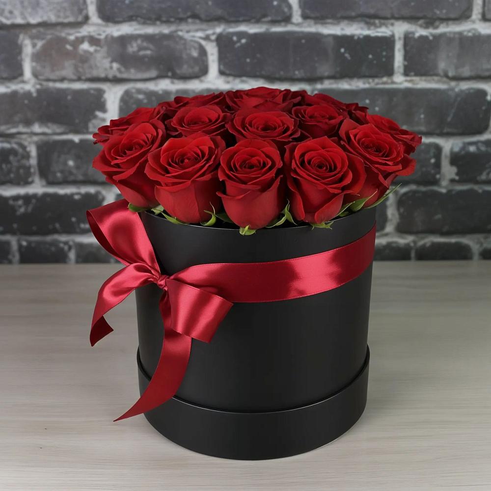 Цветочная композиция из Розы в шляпной коробке в Кармаскалы