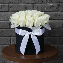 Цветочная композиция из Розы в шляпной коробке в Кармаскалы