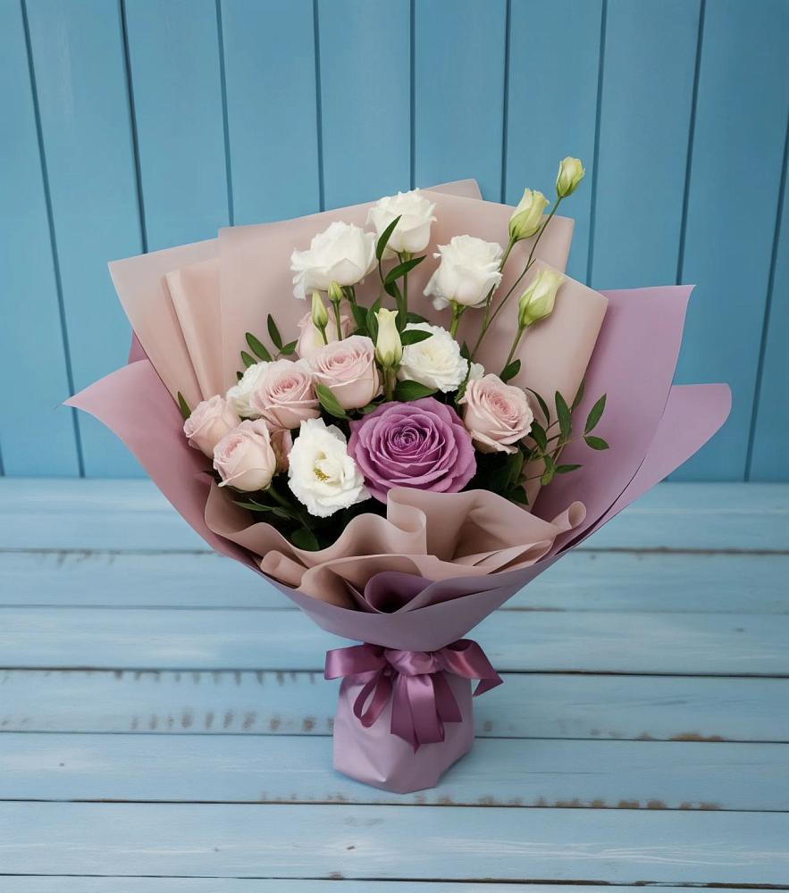 Букет цветов из: Розы и Лизиантусы в Кармаскалы